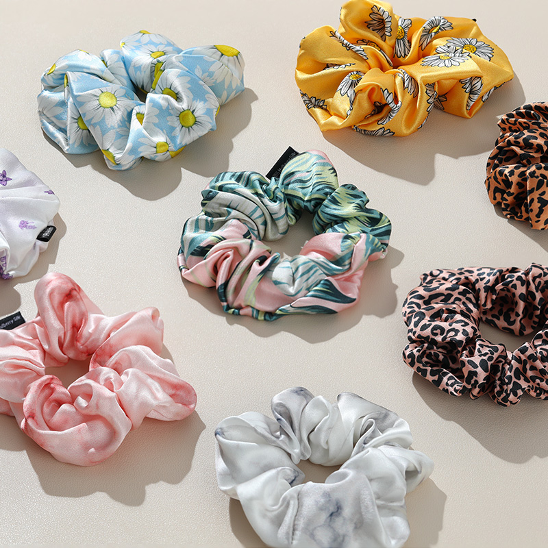 مطبوعة نمط التوت الحرير Scrunchies كبيرة للفتيات Whlesales الأسعار بالجملة